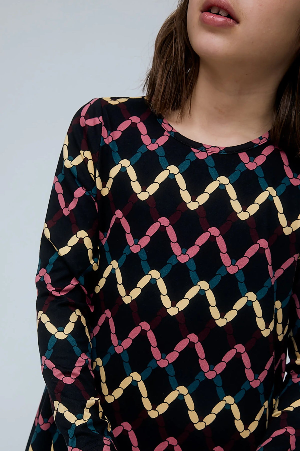 Vestido corto de niña con estampado Skein