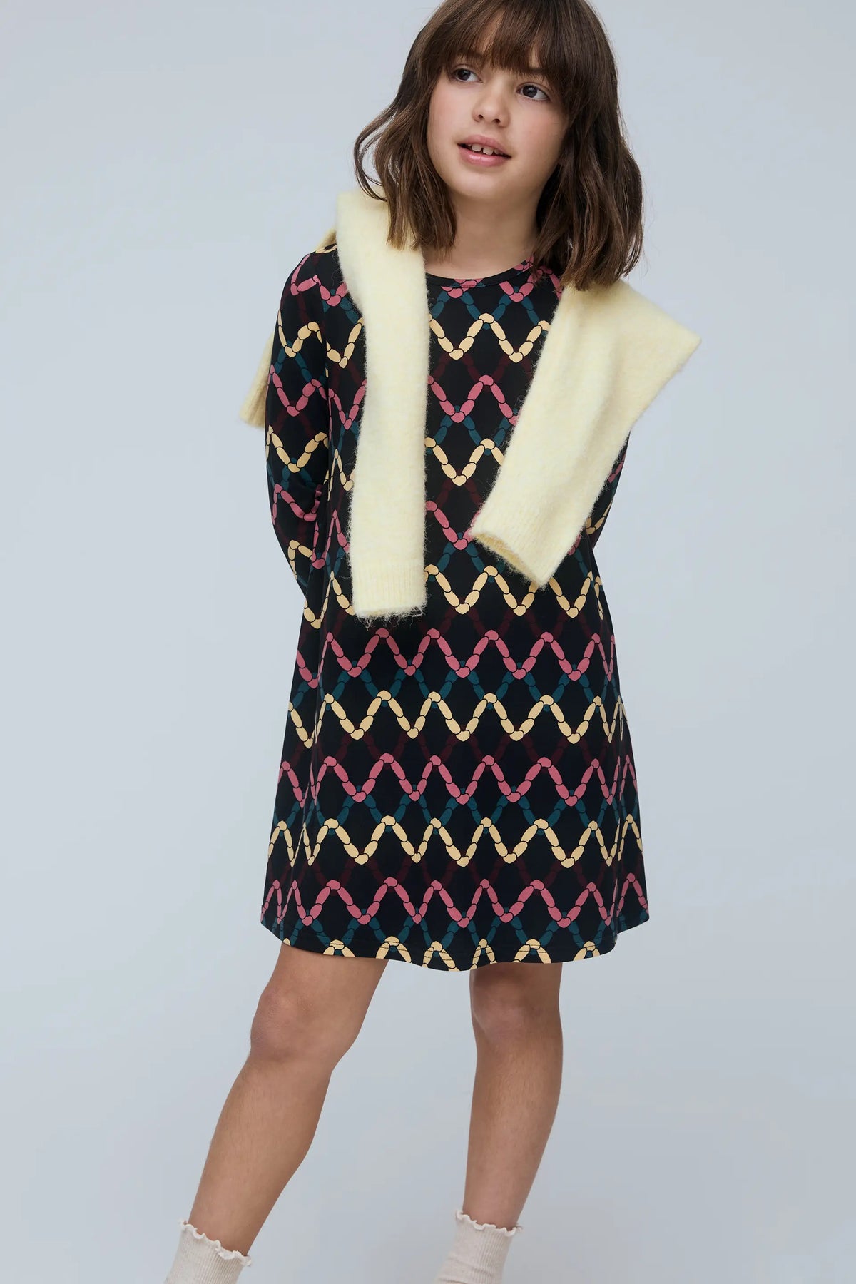 Vestido corto de niña con estampado Skein