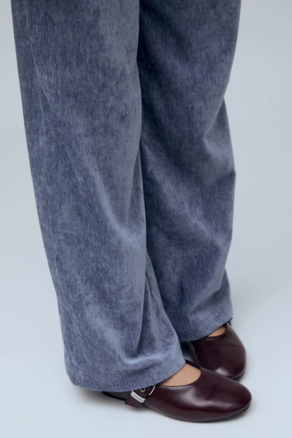 Pantalón de niña con terciopelo azul claro