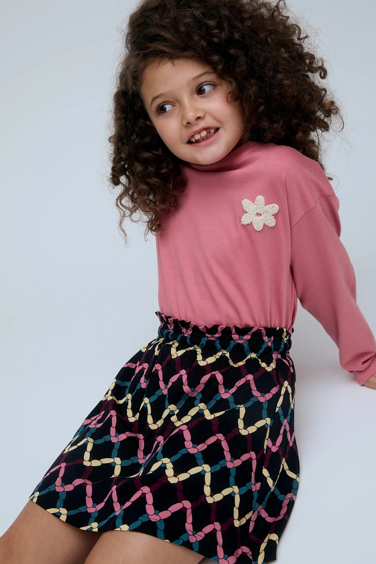 Falda corta de niña con estampado Skein