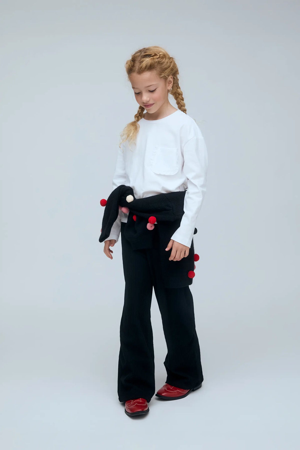 Camiseta blanca 100% algodón de niña con bolsillo