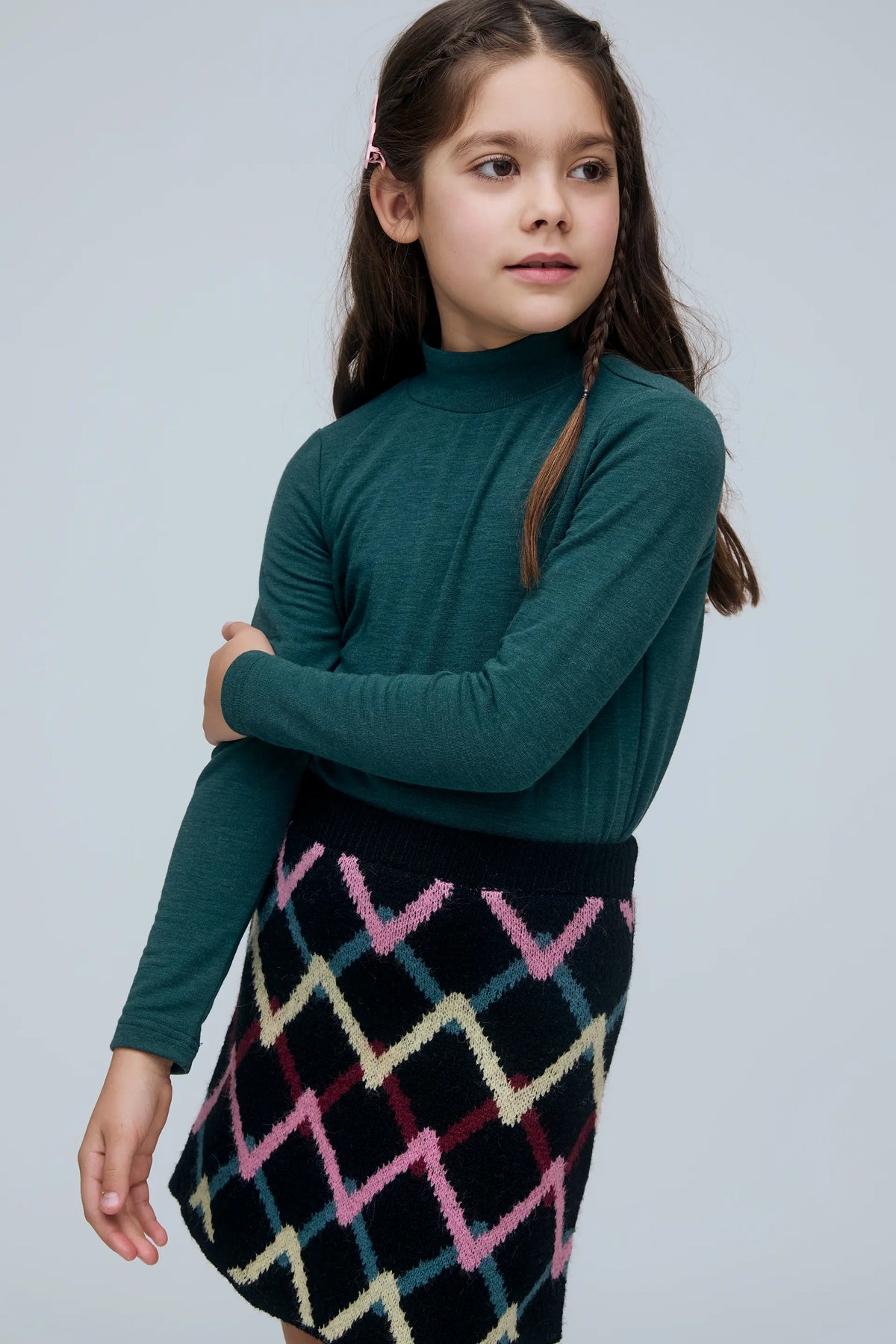 Camiseta cuello alto  verde oscuro de niña
