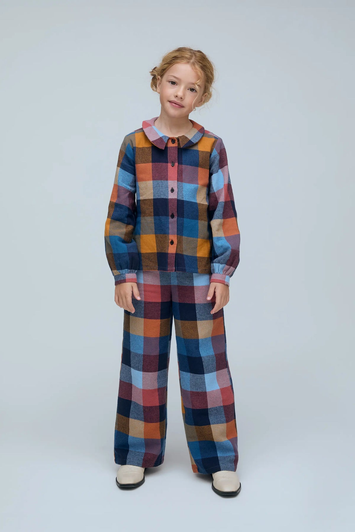 Pantalón 100% algodón de niña con estampado de cuadros multicolor