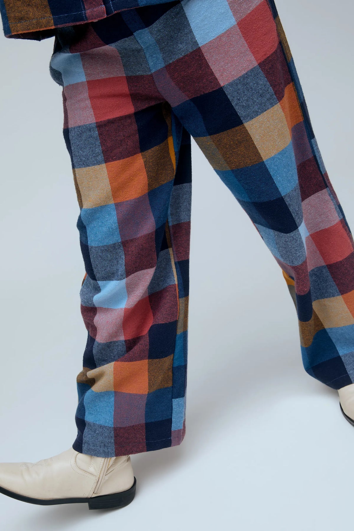 Pantalón 100% algodón de niña con estampado de cuadros multicolor