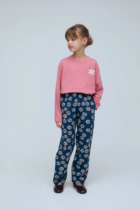 Camiseta 100% algodón de niña con parche de flor