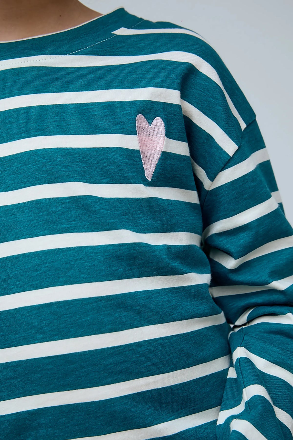 Camiseta 100% algodón unisex con estampado de rayas blanco y verde