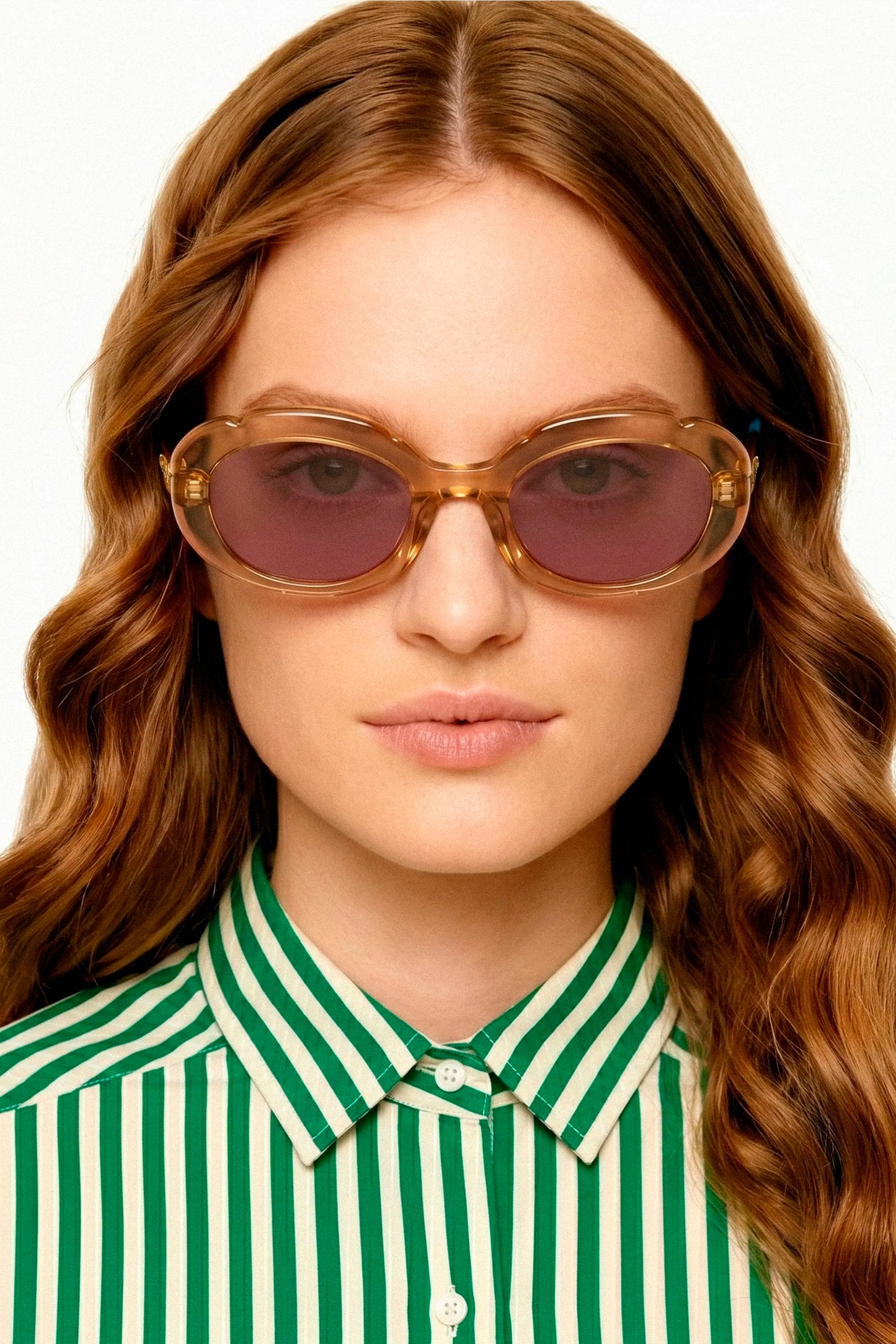 Gafas de sol ambar con punta patillas multicolor verde y azul claro